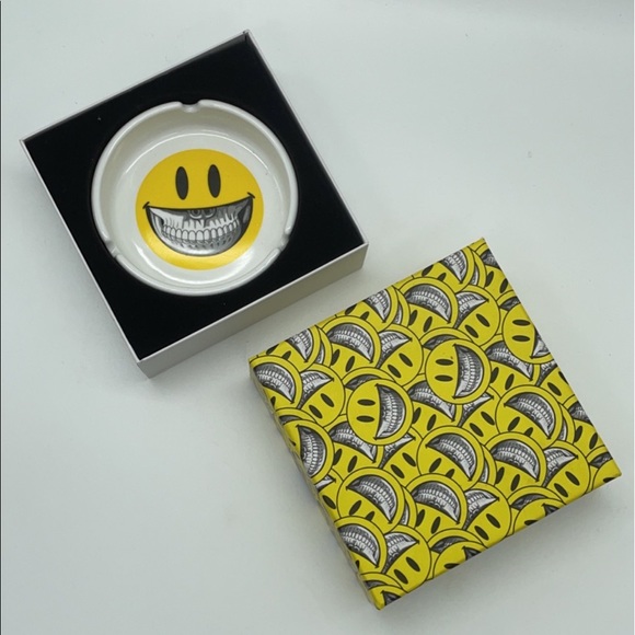 Ron English Smiley Grin Ash Tray White - Picture 2 of 3